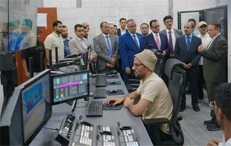 وزير الاعلام يتفقد سير العمل في قناة سبأ الفضائية...