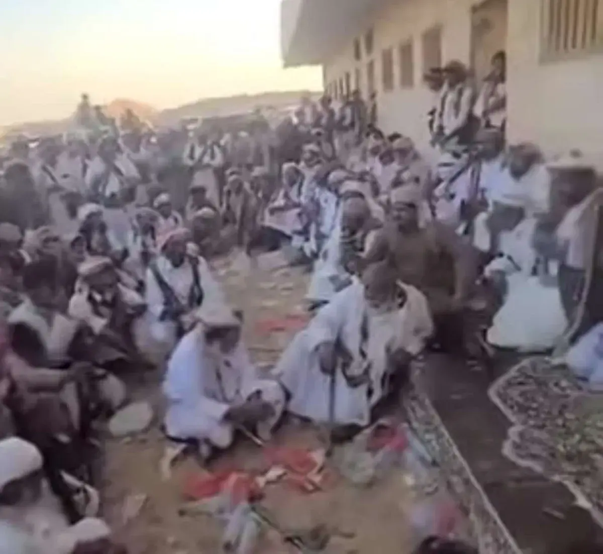 حشود قبلية حاشدة في الجوف تفضح انتهاكات الحوثيين و...