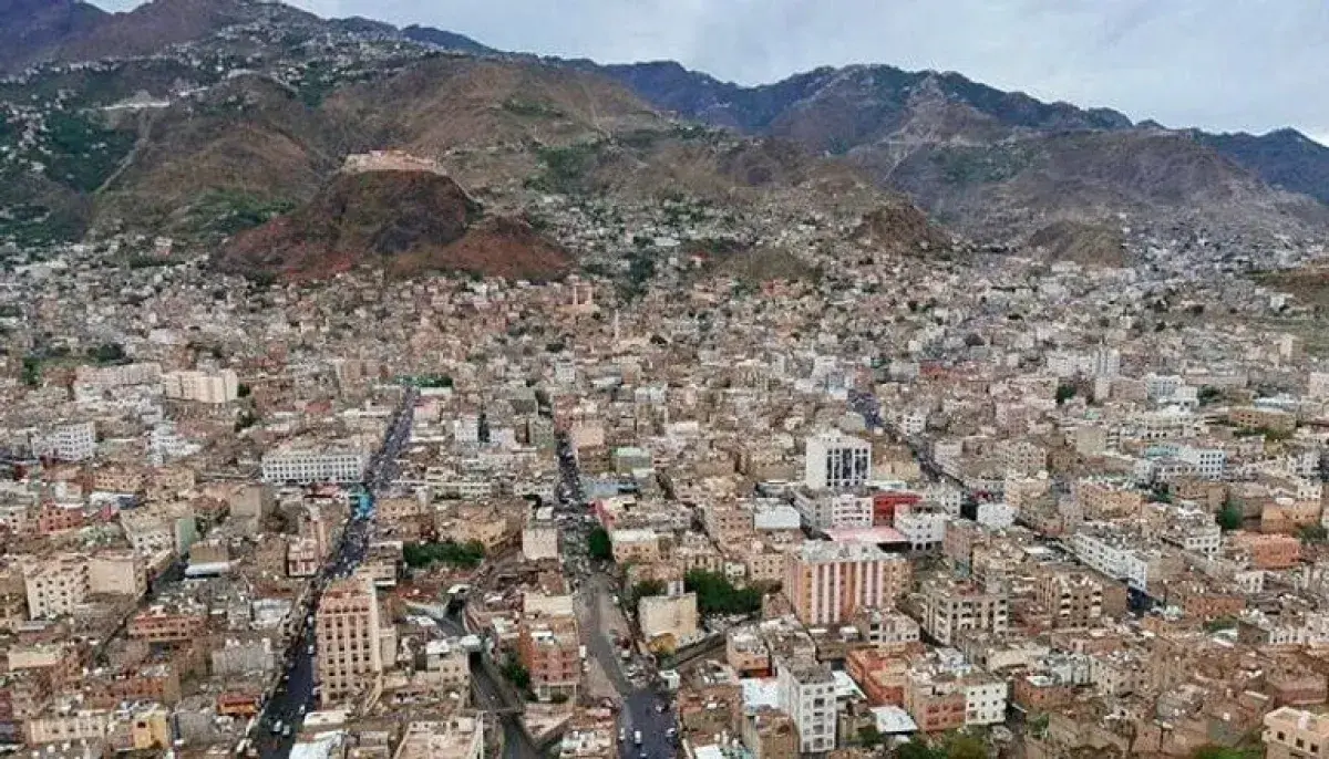 بين حصار الحوثيين وفساد الإخوان.. تعز تغرق في أزما...
