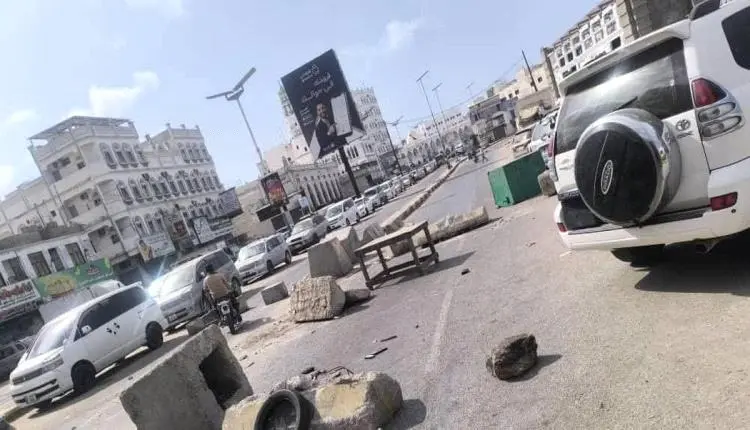 غضب شعبي يشل حركة النقل في المكلا لليوم الثاني على...