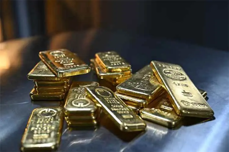أسعار الذهب تواصل تكبد الخسائر وتهبط دون 4000 دولار للأوقية