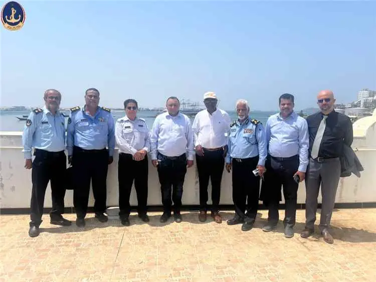 وفد من المنظمة البحرية الدولية يزور خفر السواحل اس...