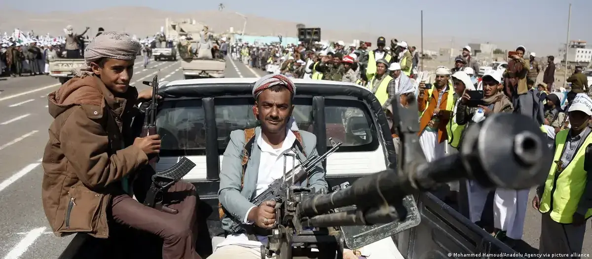 الحوثيون يعيدون تموضع صواريخهم وطائراتهم المسيرة إ...