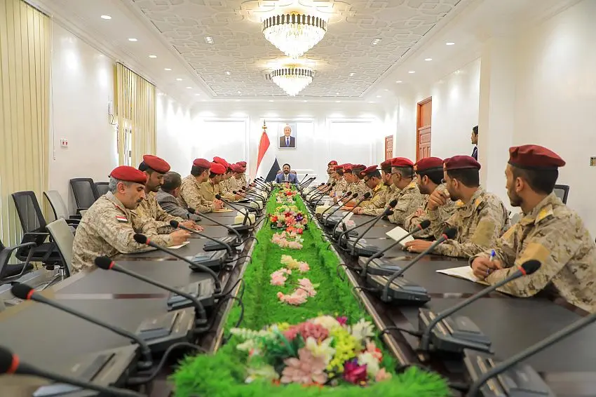 الواء سلطان العرادة يبحث مع وزير الدفاع جاهزية القوات المسلحة ويؤكد دعم القيادة لتعزيز قدراتها