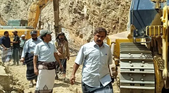 مدير عام رصُد يتفقد مشروع طريق يافع الاستراتيجي وي...