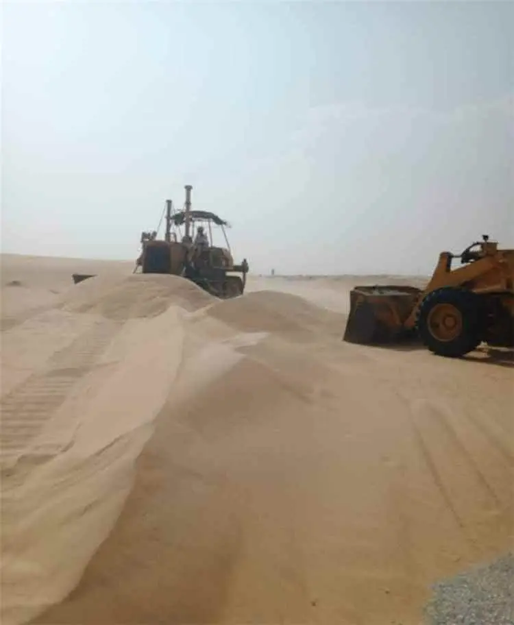 بتمويل صندوق الطرق.. بدء التدخل الطارئ لإزاحة الرم...