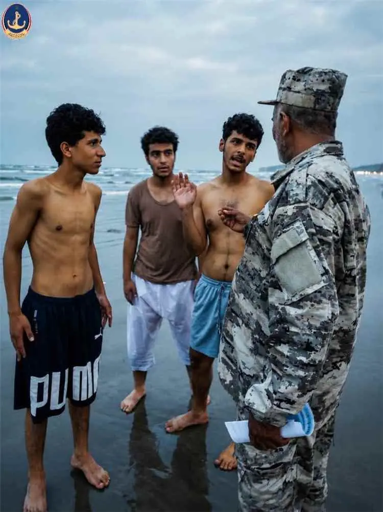خفر السواحل قطاع خليج عدن يدشن حملة للتوعية من مخا...