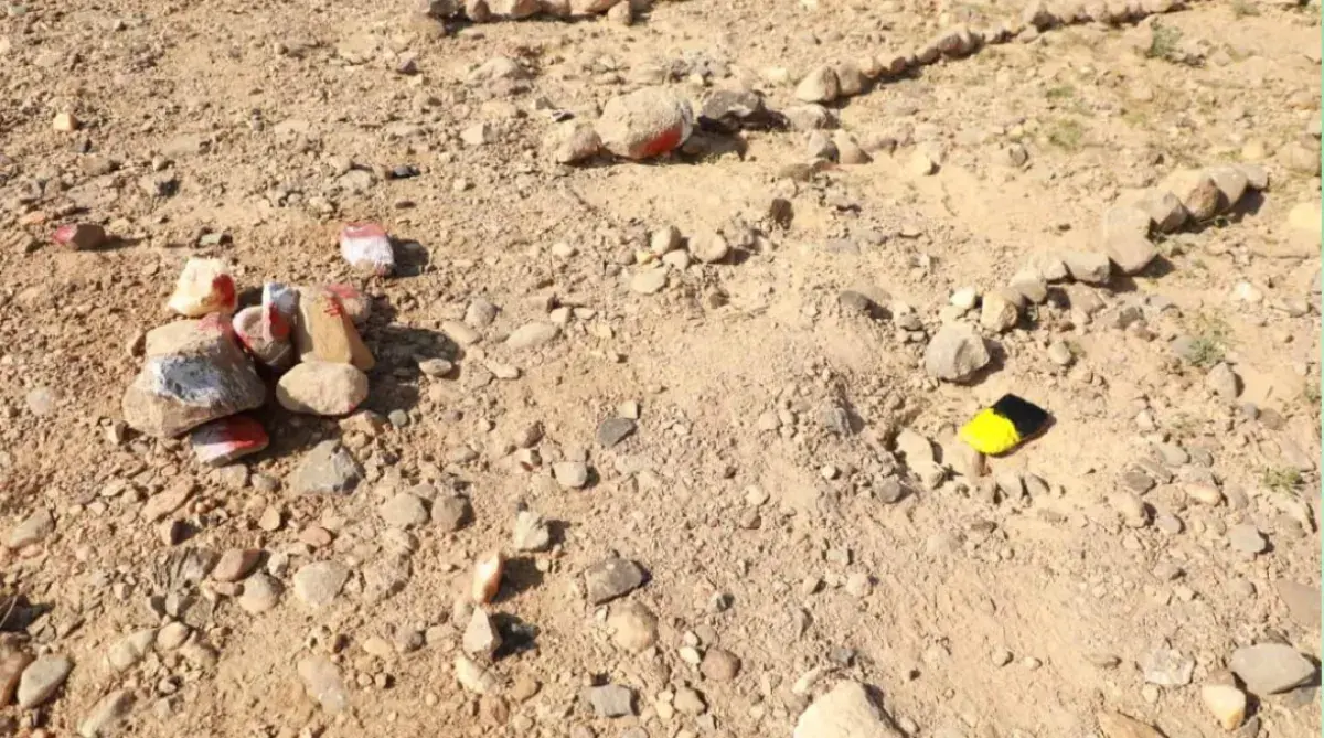 لغم حوثي في نهم يتسبب بإصابة خطيرة لمواطن أثناء رع...