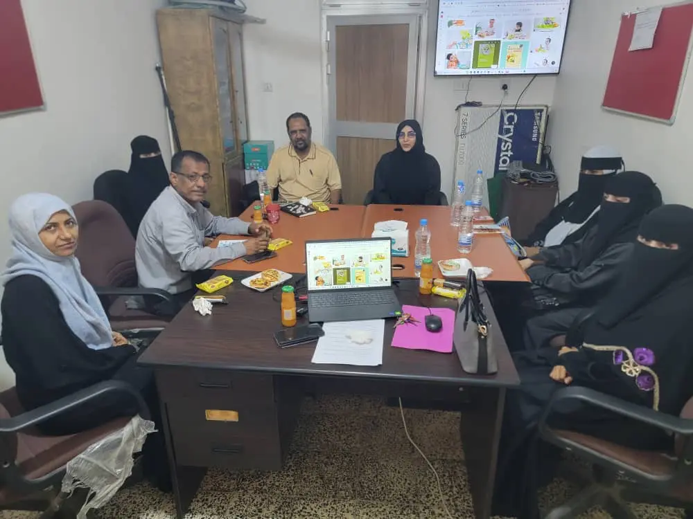 اجتماع لجنة مراجعة دليل المدرب للتواصل من أجل التغ...