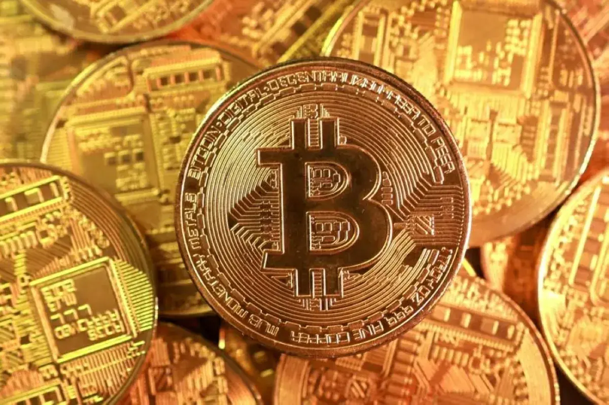 بيتكوين تتجاوز 60 ألف دولار وسط ضغوط على أكبر مشتر...