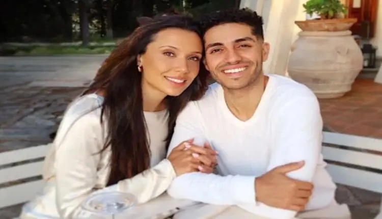 النجم العالمي ذو الأصول المصرية مينا مسعود وزوجته إميلي شاه يشجعان منتخب مصر من مدرجات كأس العالم