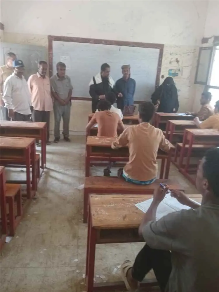 ​قيادة السلطة المحلية ومكتب التربية بخنفر يزوران ا...