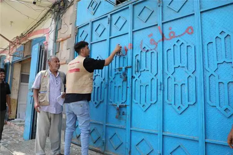 إغلاق 6 منشآت مخالفة في المعلا ضمن حملة رقابية لضب...