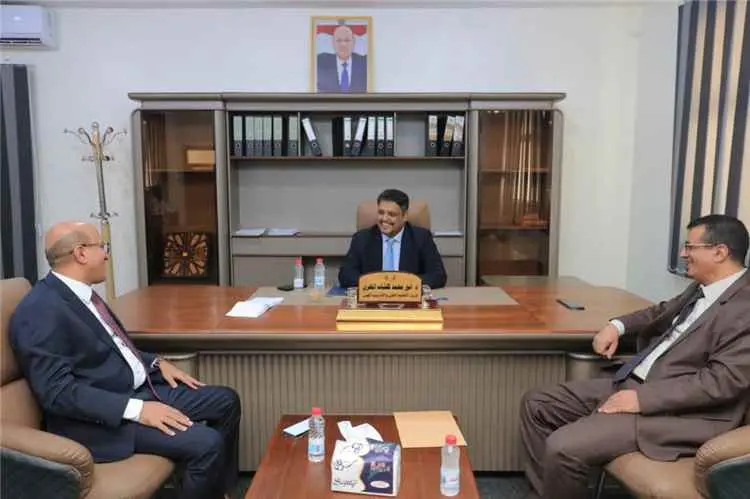 وزير التعليم الفني يبحث آفاق التعاون مع الأكاديمية العربية في عدن
