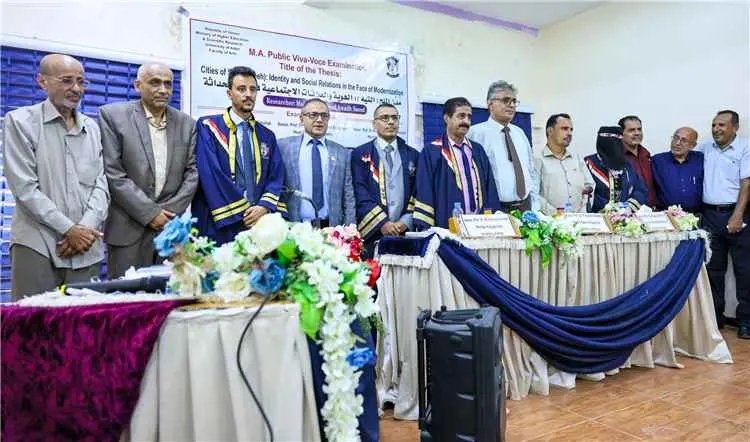 بحضور رئيس جامعة عدن.. كلية الآداب تمنح درجة الماج...