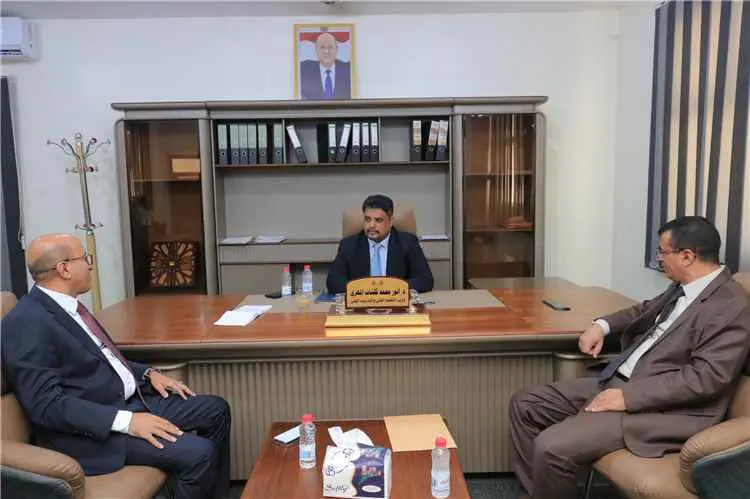 وزير التعليم الفني يبحث تعزيز الشراكة مع الأكاديمي...