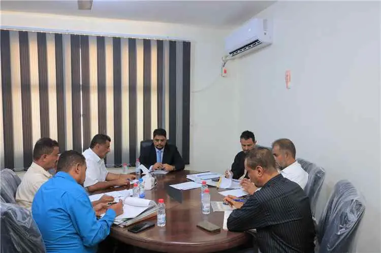 الوزير المهري يناقش تطوير علاقة الوزارة بسوق العمل...