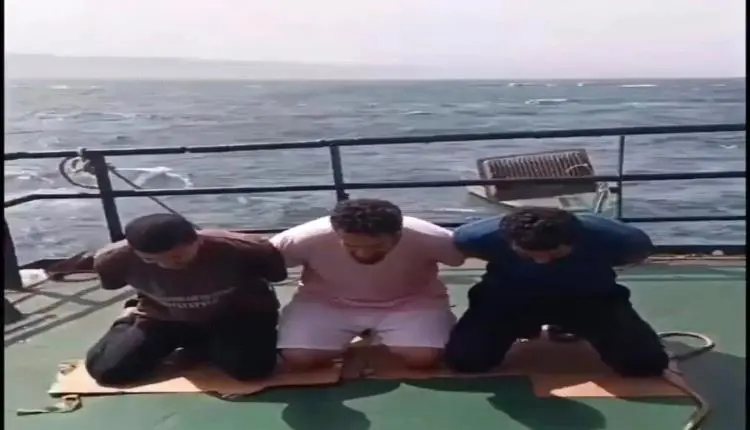 صوماليون يهددون بقتل رهائن مصريين اختفطوا قبالة شب...