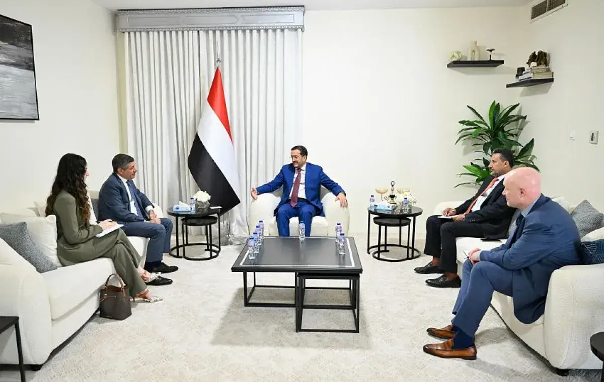 السفير الأمريكي: لن نسمح لإيران والحوثيين بتهديد ب...