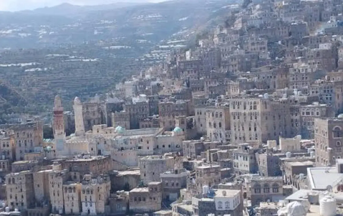 إب.. قيادات حوثية تقتحم مدارس للبنات في جبلة وتهدد...