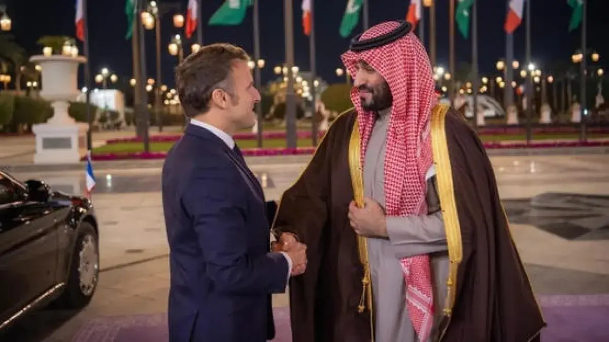 محمد بن سلمان وماكرون يبحثان تطورات المنطقة ومستجد...