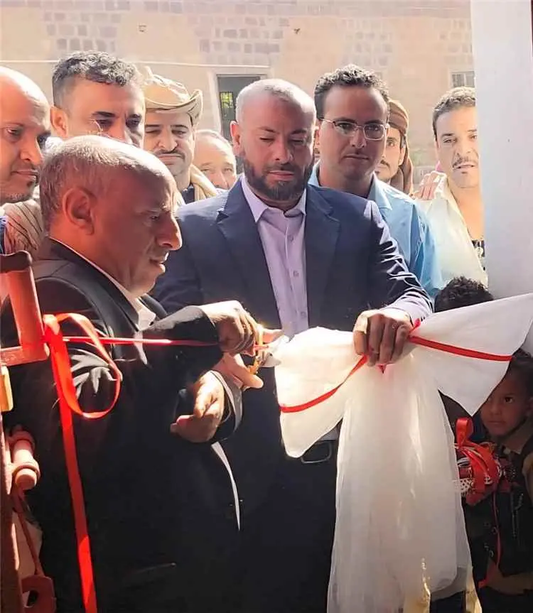 محافظ الضالع يفتتح معمل الخياطة التنموي بالحصين لت...