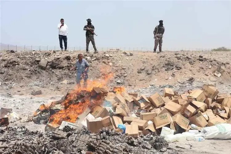نيابة الصناعة والتجارة تتلف طنين من مواد التنظيف و...