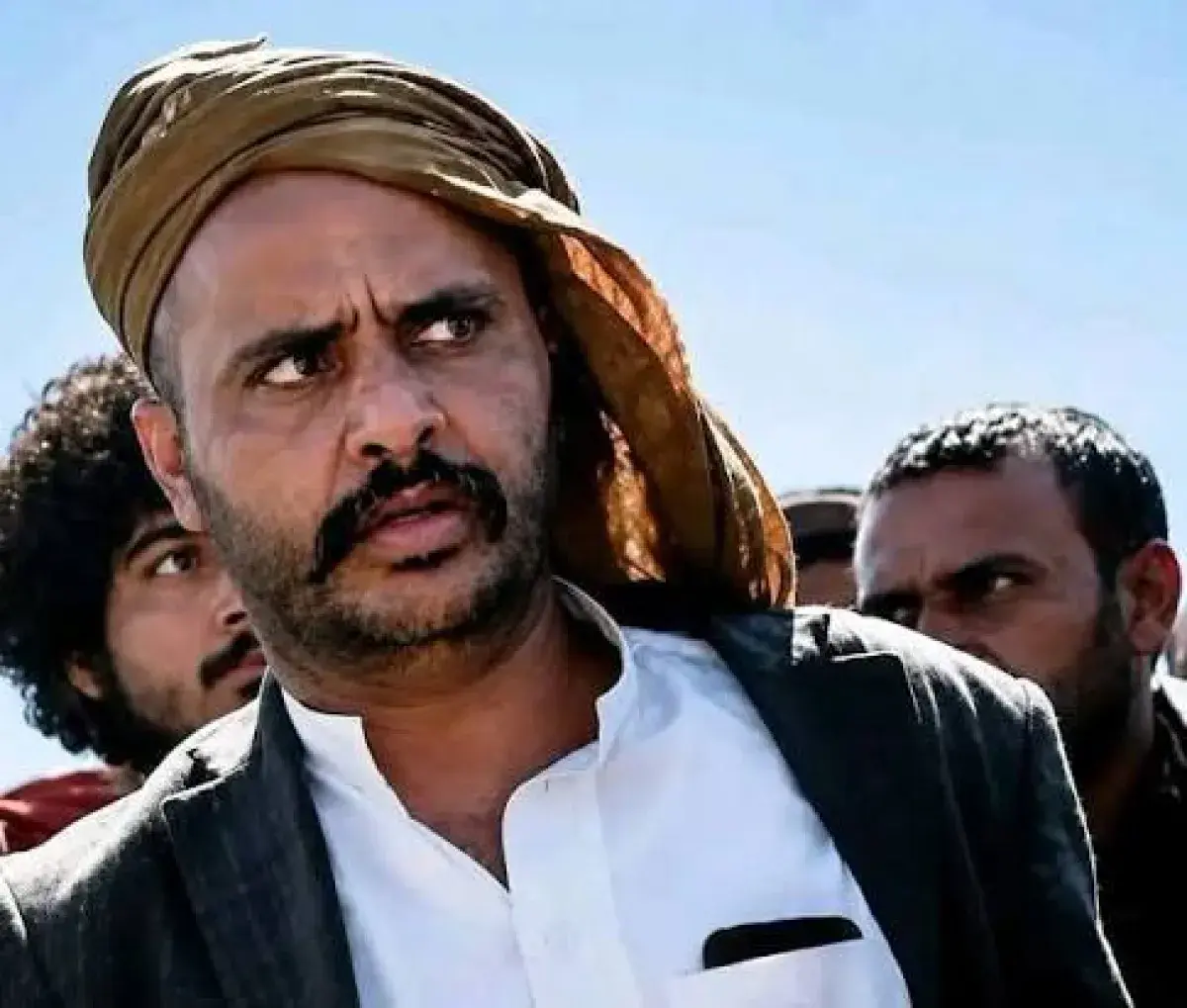 قبيلة "الزبيرات" بأرحب تتبرأ من موقف القيادي الحبا...