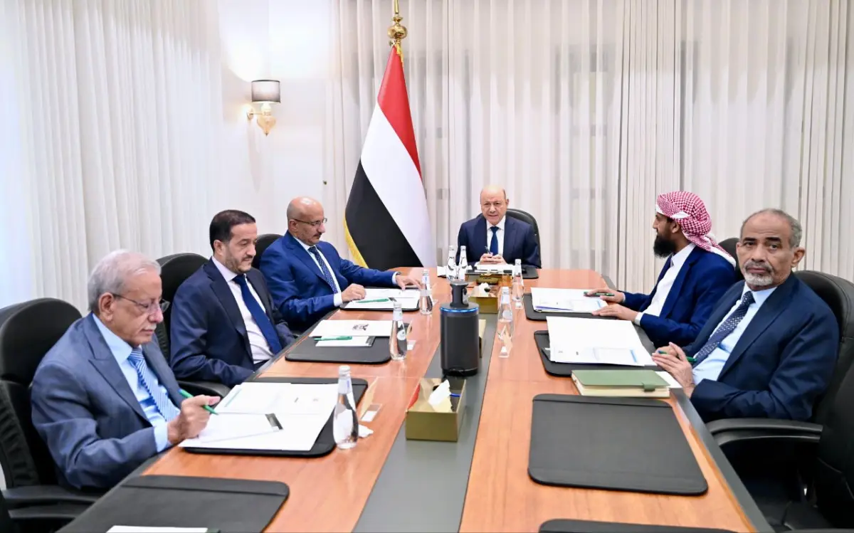 اجتماع جديد لمجلس القيادة الرئاسي بحضور جميع أعضائ...