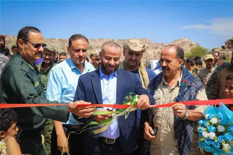 محافظ الضالع يفتتح مشروع مياه "فيدان" بمديرية الشع...