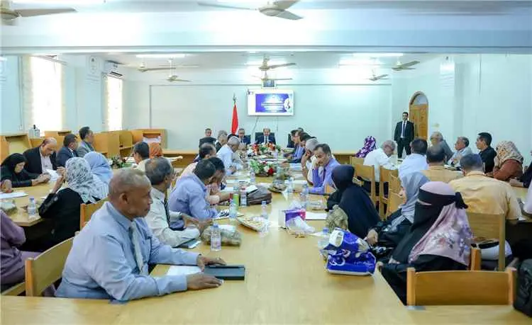 رئيس الوزراء يشدد على تعزيز ارتباط الجامعات باحتيا...