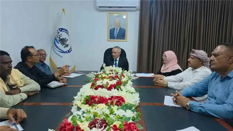 الوزير اليافعي يناقش سير تنفيذ برامج الحماية الاجت...