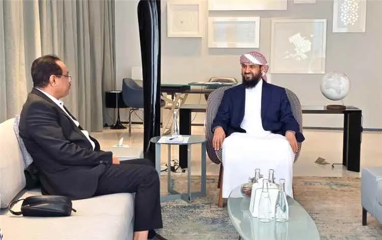 المحرّمي يطّلع على أولويات عمل لجنة المناقصات ويشد...