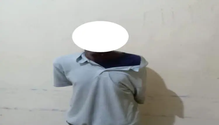 الأجهزة الأمنية بالمهرة تضبط شخصاً من جنسية عربية...