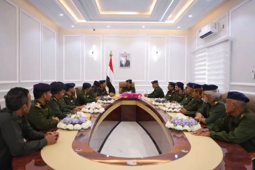 وزير الداخلية يترأس اجتماعاً لقيادة مصلحة الأحوال...