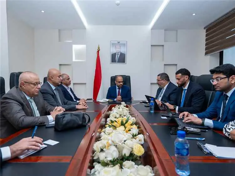 وزير الاتصالات يبحث مع وفد البنك الدولي ودعم تطوير...