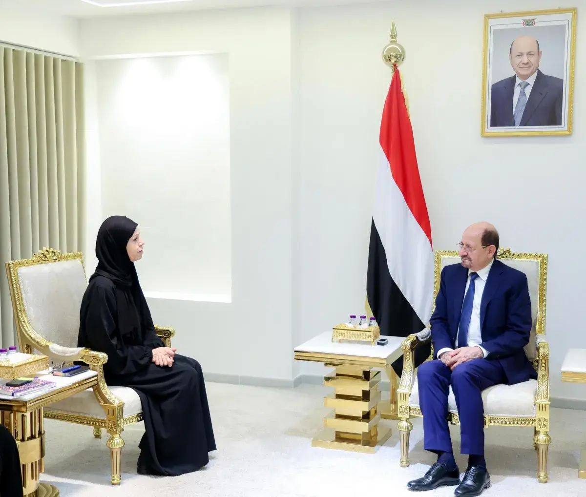 خلال استقباله رئيسة بعثة الصليب الأحمر.. رئيس الوز...