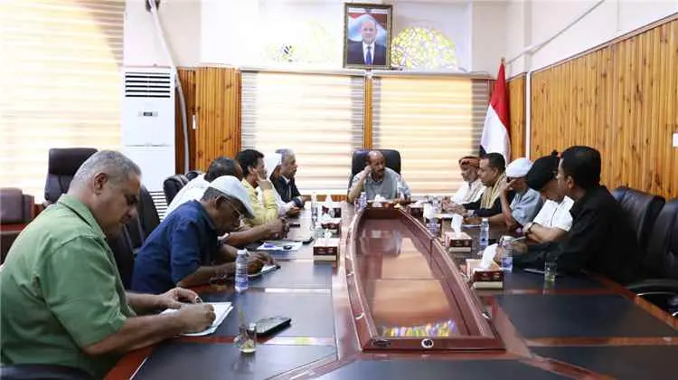 قيادات من مؤتمر حضرموت الجامع تبحث مع وكيل الوادي...