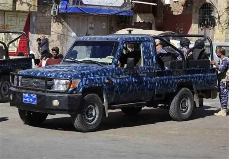 الحوثيون يمنعون نكفًا قبليًا في أرحب للمطالبة بكشف...