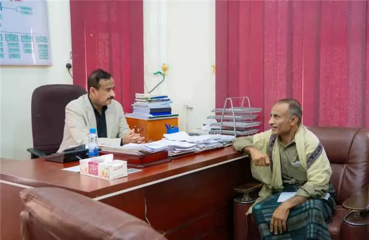 محافظ شبوة، يوجه باستئناف العمل في المرحلة الثانية من مشروع كهرباء مرخة العليا.