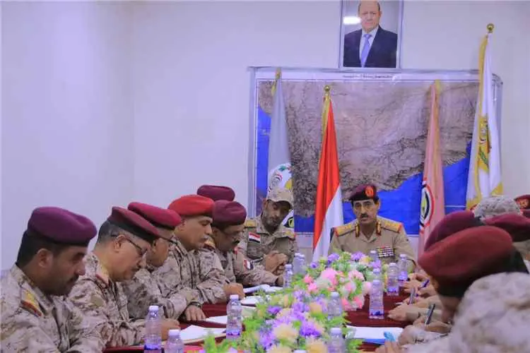 وزير الدفاع يبحث في مأرب المستجدات الميدانية ويؤكد...