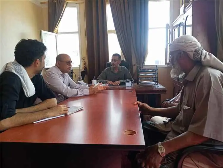 مدير عام تبن ومدير صندوق النظافة بلحج يناقشان آلية تحسين أعمال النظافة في المديرية