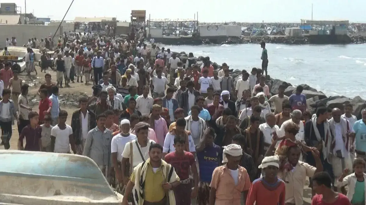 ثماني سنوات من الظلام.. مليشيا الحوثي تترك اللحية تواجه حرارة الصيف بلا كهرباء وتفاقم معاناة السكان