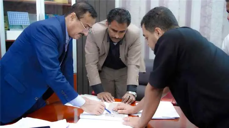 محافظ شبوة يشرف على مراسم توقيع عقد مشروع توسعة شا...