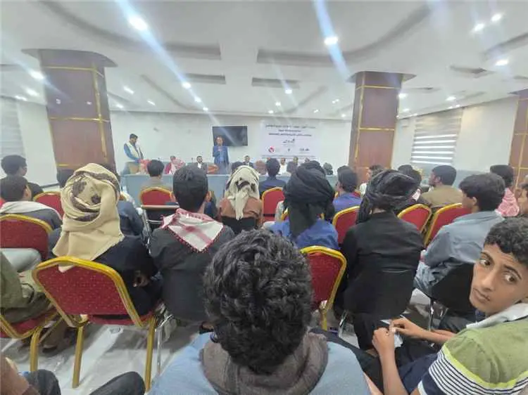 تدشين مشروع توزيع الأجهزة التعليمية لطلاب الثانوية من النازحين والأيتام والأكثر احتياجًا.