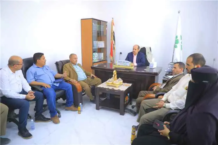 نائب وزير الشؤون الاجتماعية والعمل يطلع على إنجازات إئتلاف صنعاء للإغاثة والتنمية في مأرب ويشيد بدوره الإنساني