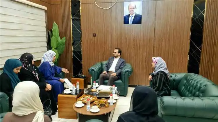 وزير الخدمة المدنية يلتقي رئيسة اللجنة الوطنية للم...