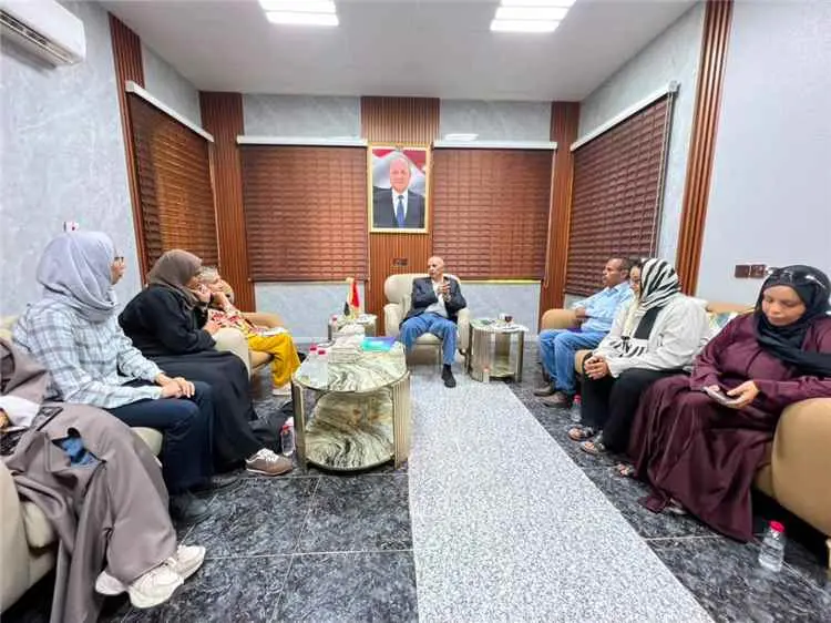 وزير المياه والبيئة يناقش مع وفد القمة النسوية تعز...