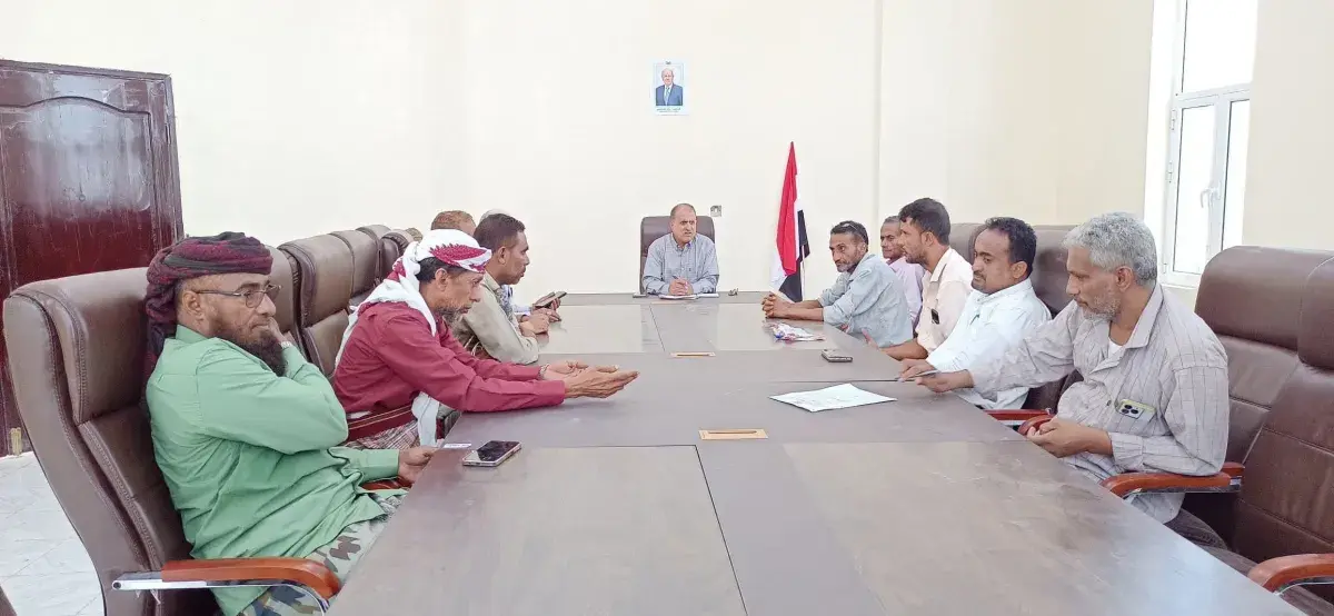 تعز.. تنفيذي ذو باب المندب يوجه باستكمال تنفيذ مشا...