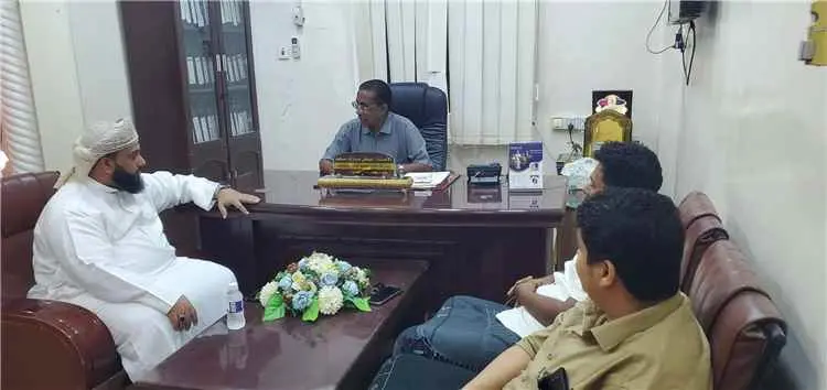 مدير عام حصوين يناقش مدير الصحة بالمحافظة احتياجات...